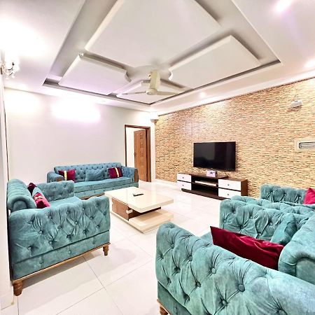 Luxury 3 Bedrooms Apartment Lounge+Kitchen Air-Conditioning And Wifi E11 İslamabad Dış mekan fotoğraf