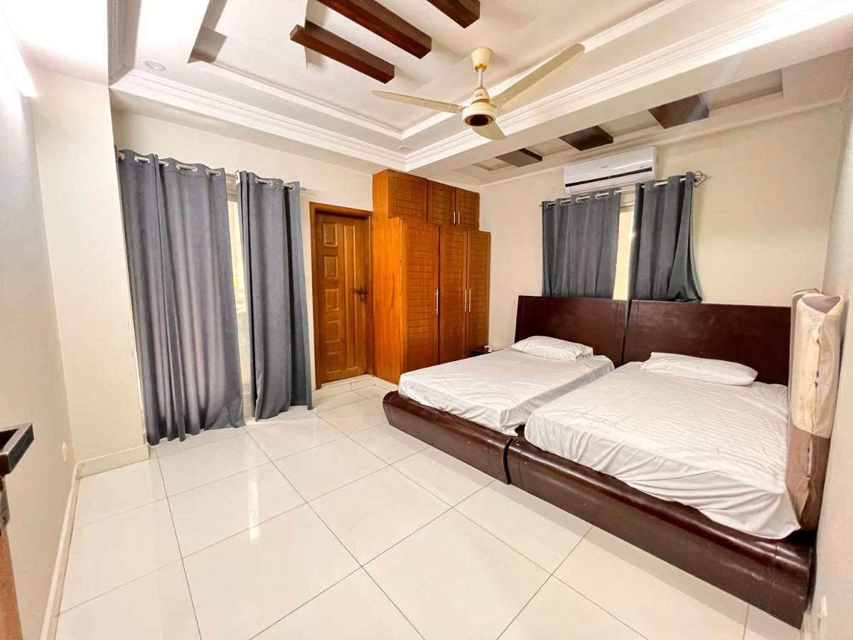 Luxury 3 Bedrooms Apartment Lounge+Kitchen Air-Conditioning And Wifi E11 İslamabad Dış mekan fotoğraf