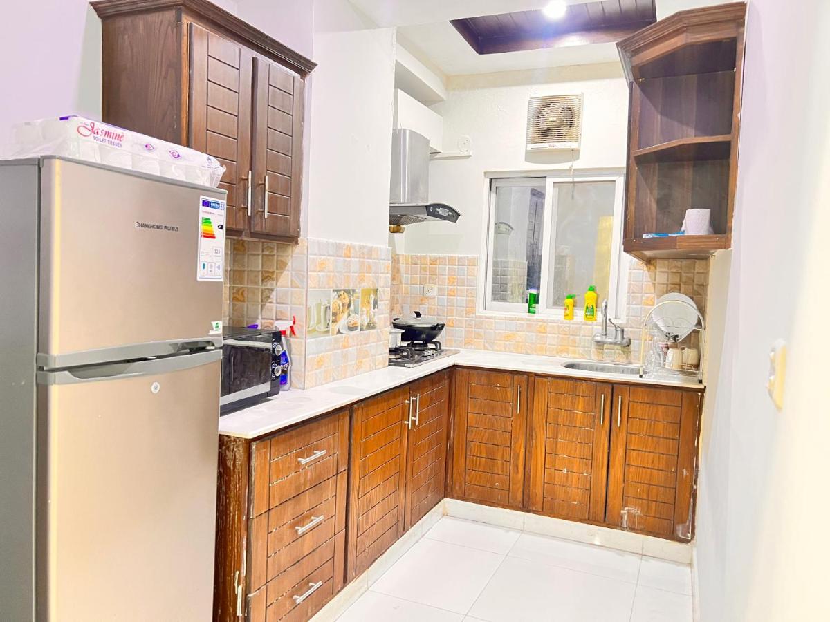 Luxury 3 Bedrooms Apartment Lounge+Kitchen Air-Conditioning And Wifi E11 İslamabad Dış mekan fotoğraf