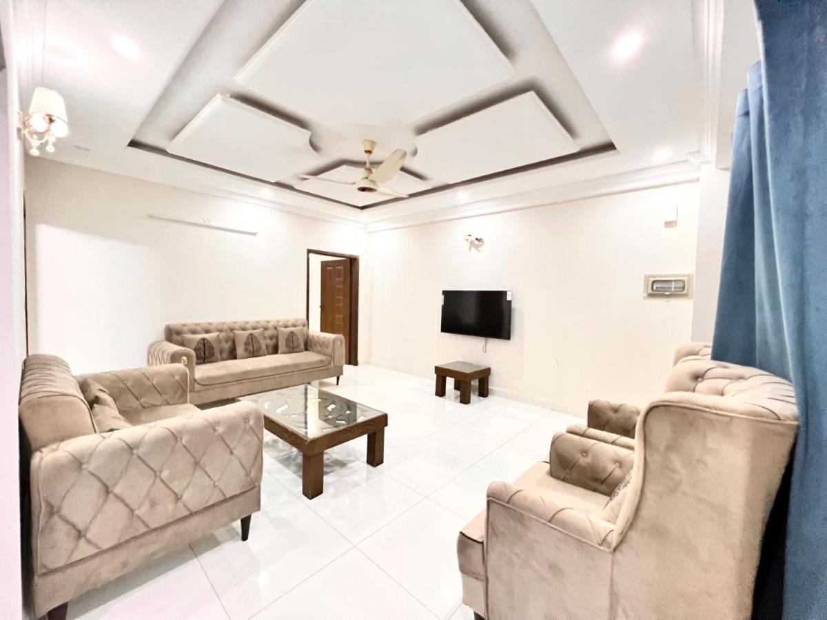 Luxury 3 Bedrooms Apartment Lounge+Kitchen Air-Conditioning And Wifi E11 İslamabad Dış mekan fotoğraf