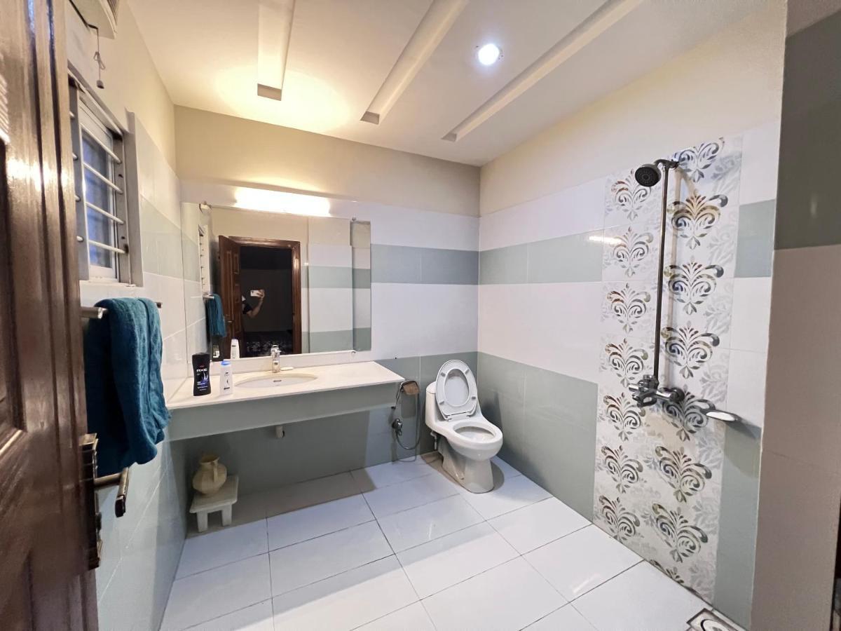 Luxury 3 Bedrooms Apartment Lounge+Kitchen Air-Conditioning And Wifi E11 İslamabad Dış mekan fotoğraf