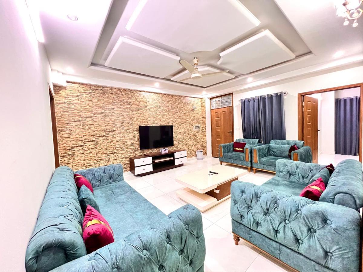 Luxury 3 Bedrooms Apartment Lounge+Kitchen Air-Conditioning And Wifi E11 İslamabad Dış mekan fotoğraf